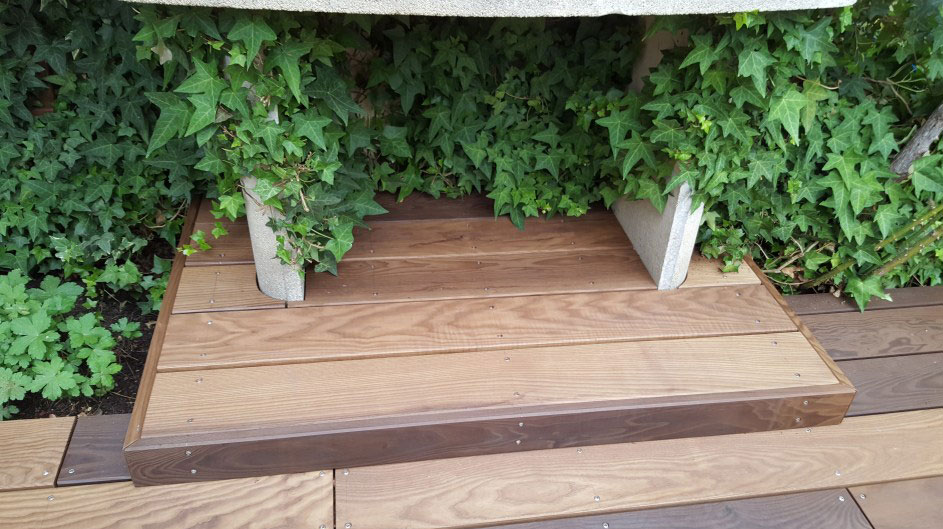 Détail d'une terrasse en bois par Touraine Nature