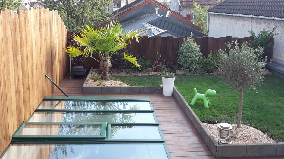 Aménagement d'une terrasse en bois avec vitre au sol