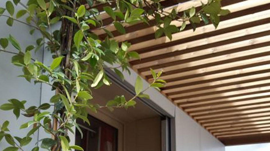 Toit en bois pour balcon