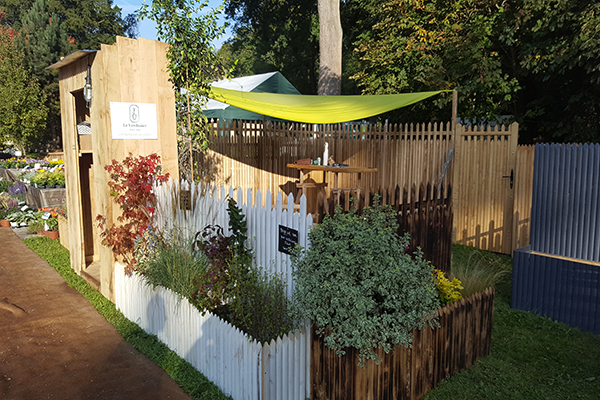 Exposition treillage décoratif pour jardinière en bois de châtaignier